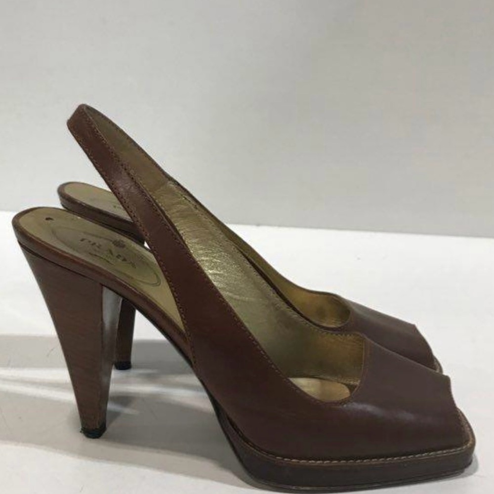 Peep toe Prada brown wood high heels